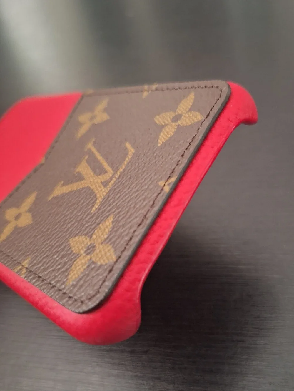 Louis Vuitton Bumper iPhone 11 Pro Monogram/Scarlet BC4280